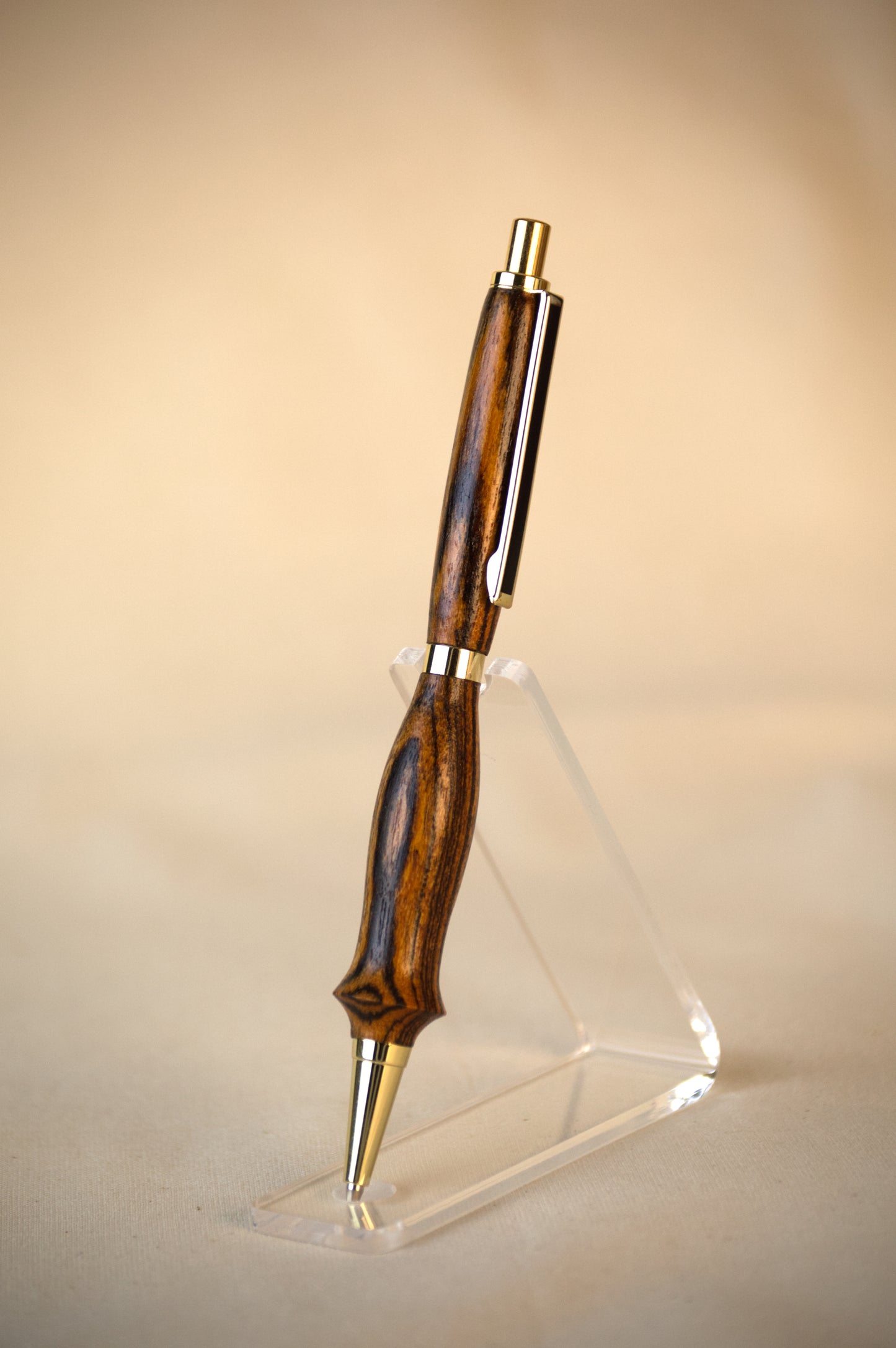 Hero Quill: Bocote w Gold Finish