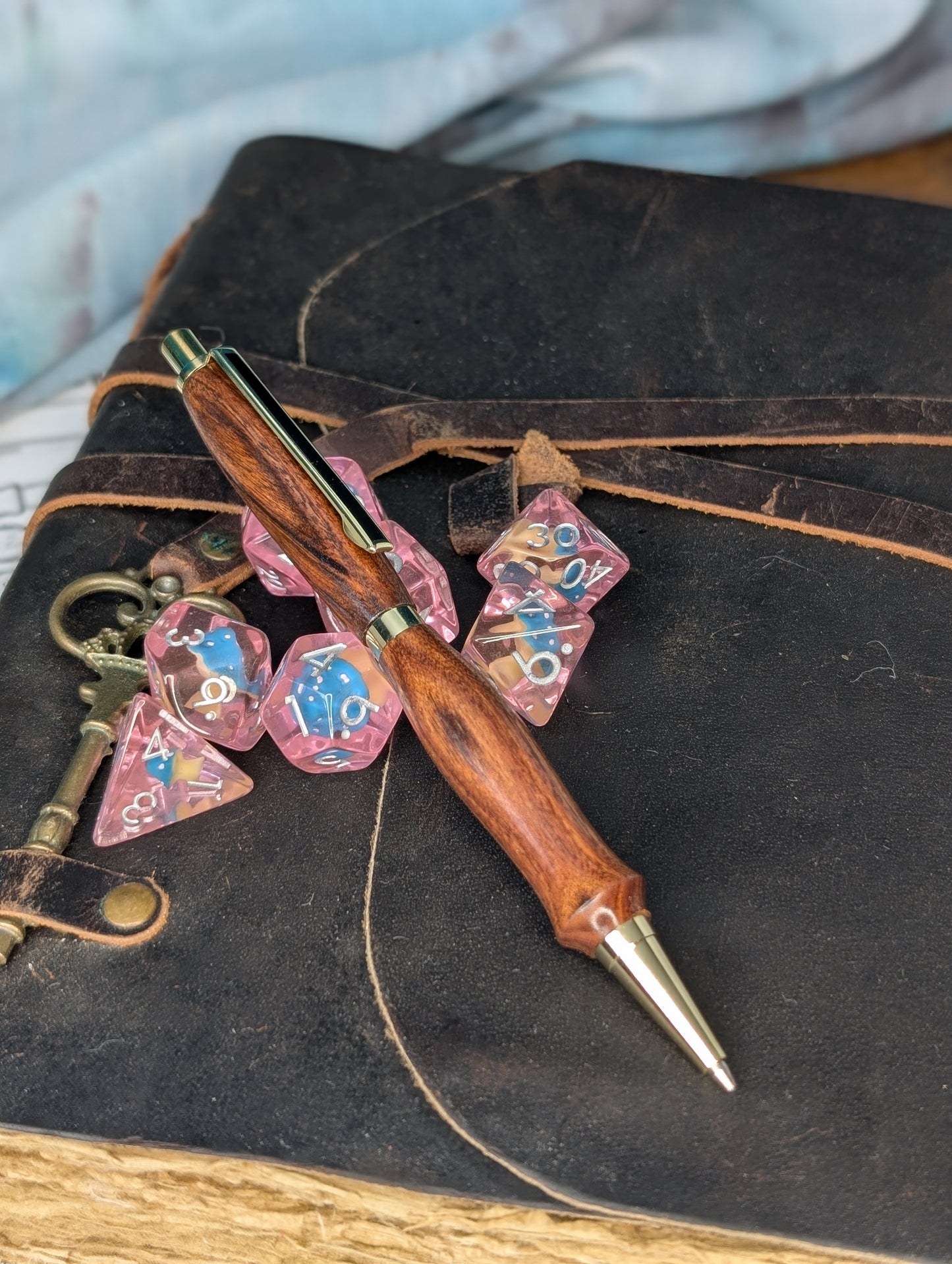 Hero Quill | Bolivian Rosewood w Gold Finish